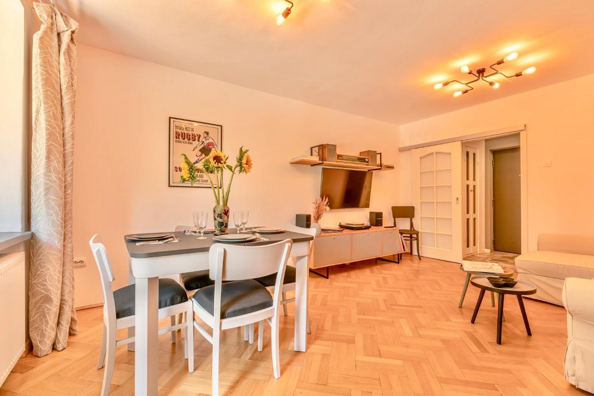 Castanilor 6 - Hip Industrial Apartment Close To City Centre Braşov Extérieur photo