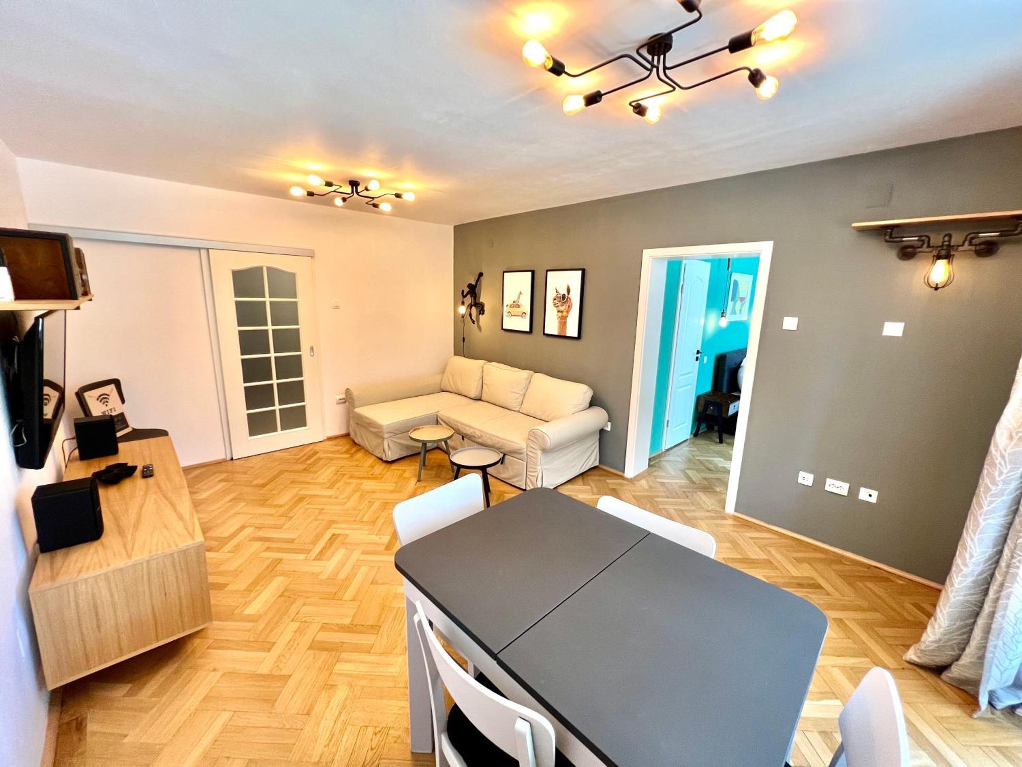 Castanilor 6 - Hip Industrial Apartment Close To City Centre Braşov Extérieur photo